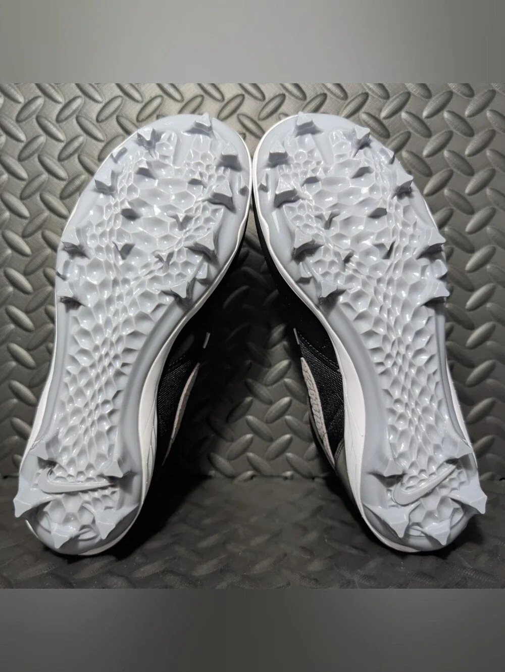 Jordan Stadium 90 Low TD Football Cleats HQ2010-060 Black/Cement Grey/Fire Red